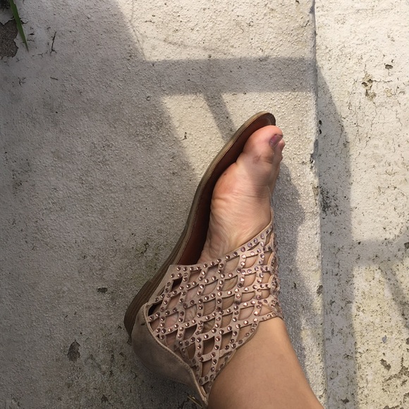 A pair of pumps - Picture 6 of 7